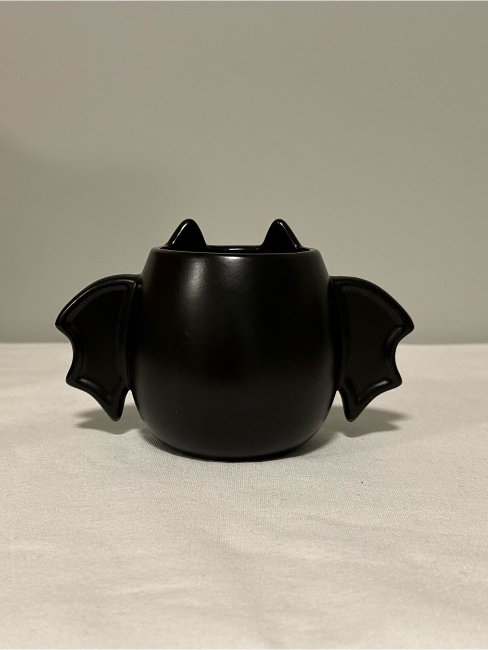 Hyde & EEK Black Bat Cat Figural Halloween Mug 15 oz - Picture 4 of 8
